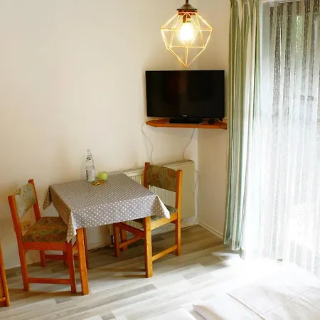 Ferienapartments Chrysantihof 茨维泽尔
